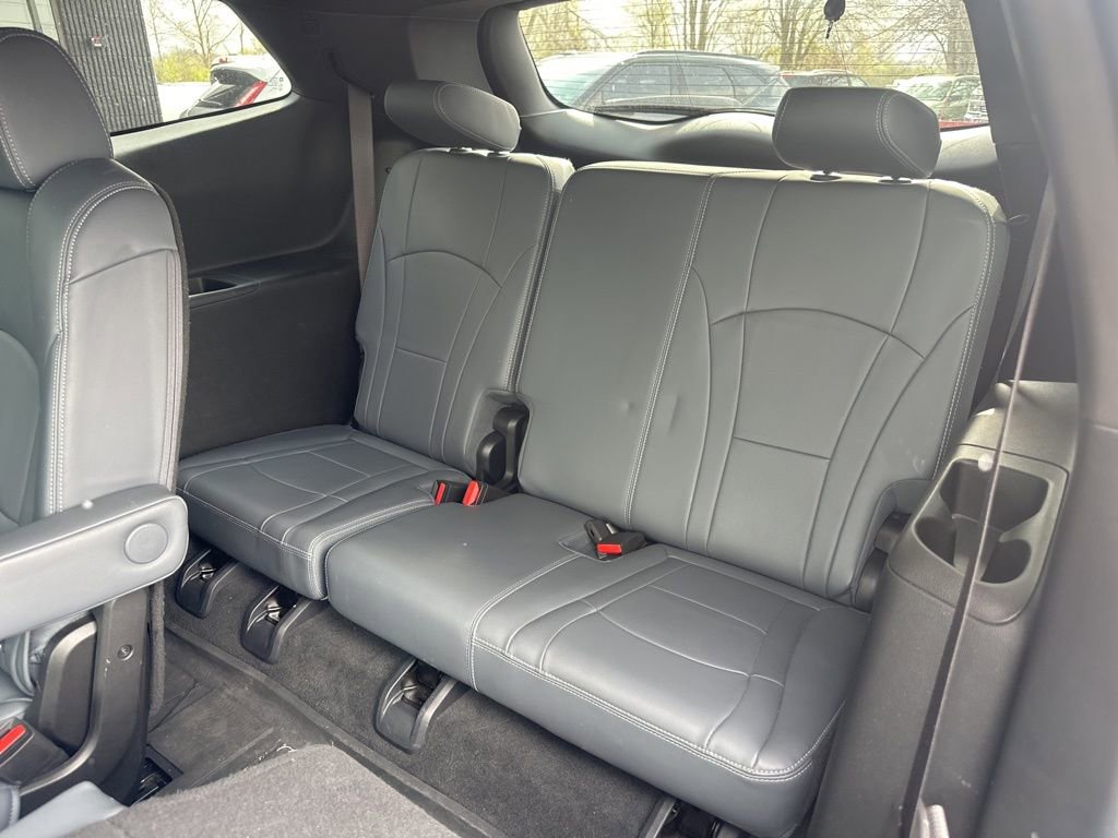 Used 2024 Buick Enclave Essence AWD/4WD image 18