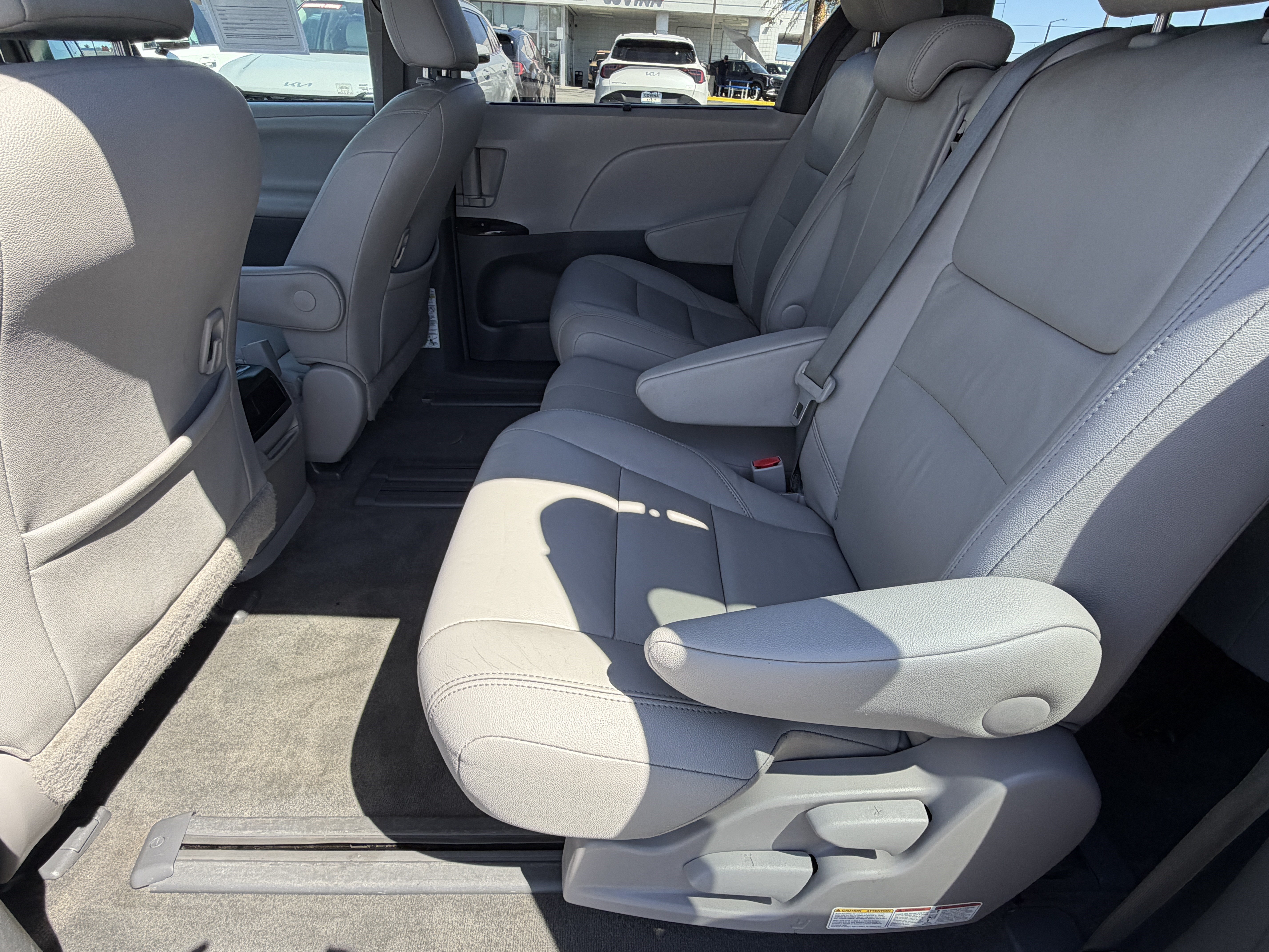 Used 2017 Toyota Sienna XLE w/ XLE Navigation Package FWD image 28