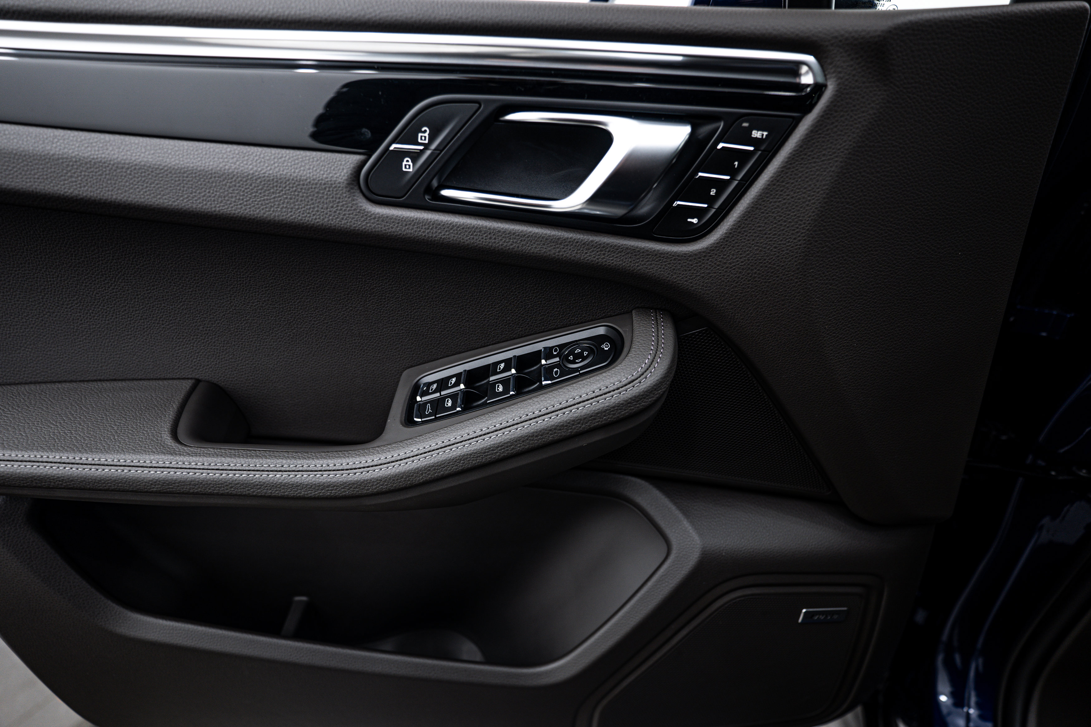 Certified 2025 Porsche Macan image 18