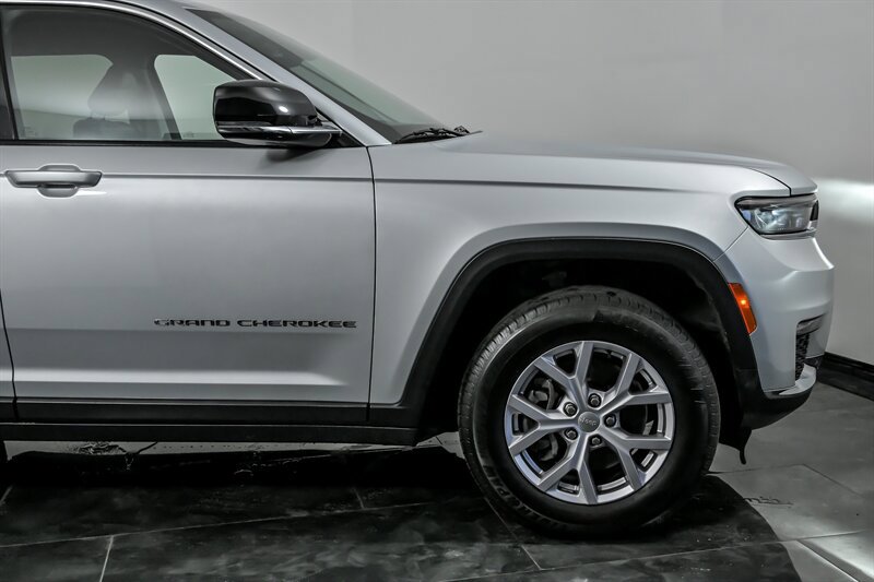 Used 2022 Jeep Grand Cherokee L Limited AWD/4WD image 12