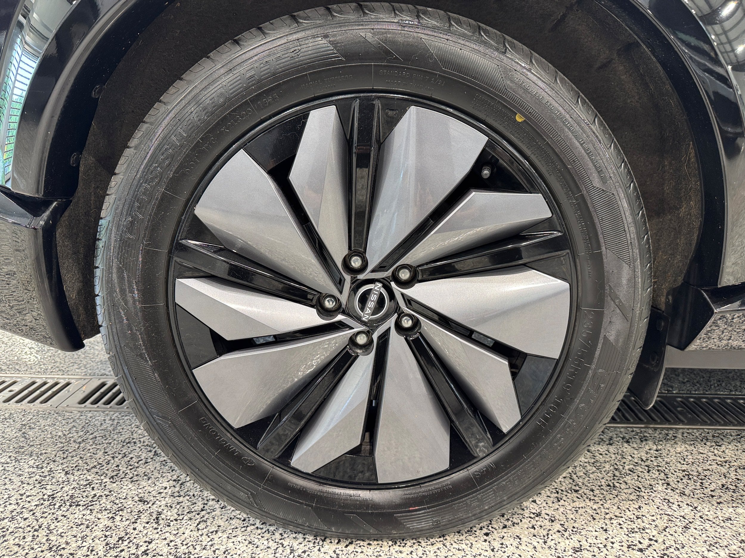Used 2024 Nissan Ariya AWD image 7