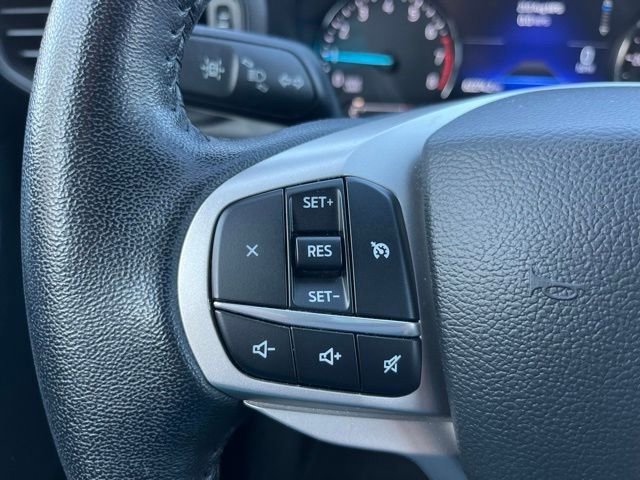 Used 2022 Ford Explorer XLT w/ Equipment Group 202A AWD/4WD image 17