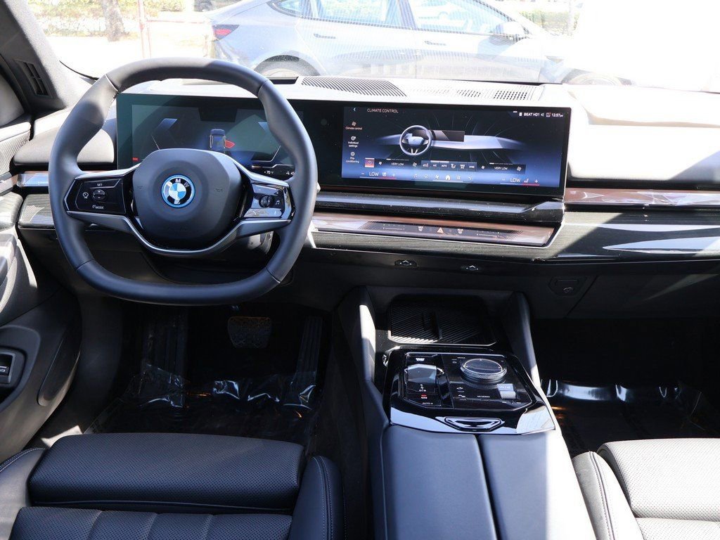 Used 2025 BMW i5 xDrive40 w/ Premium Package AWD/4WD image 41