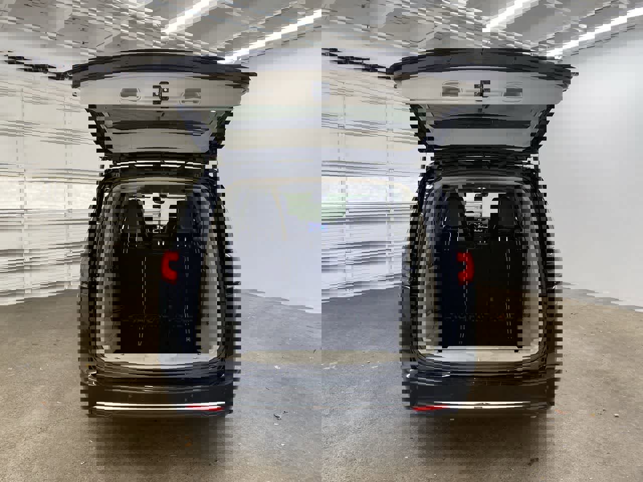 Used 2024 Chrysler Pacifica Touring-L image 29