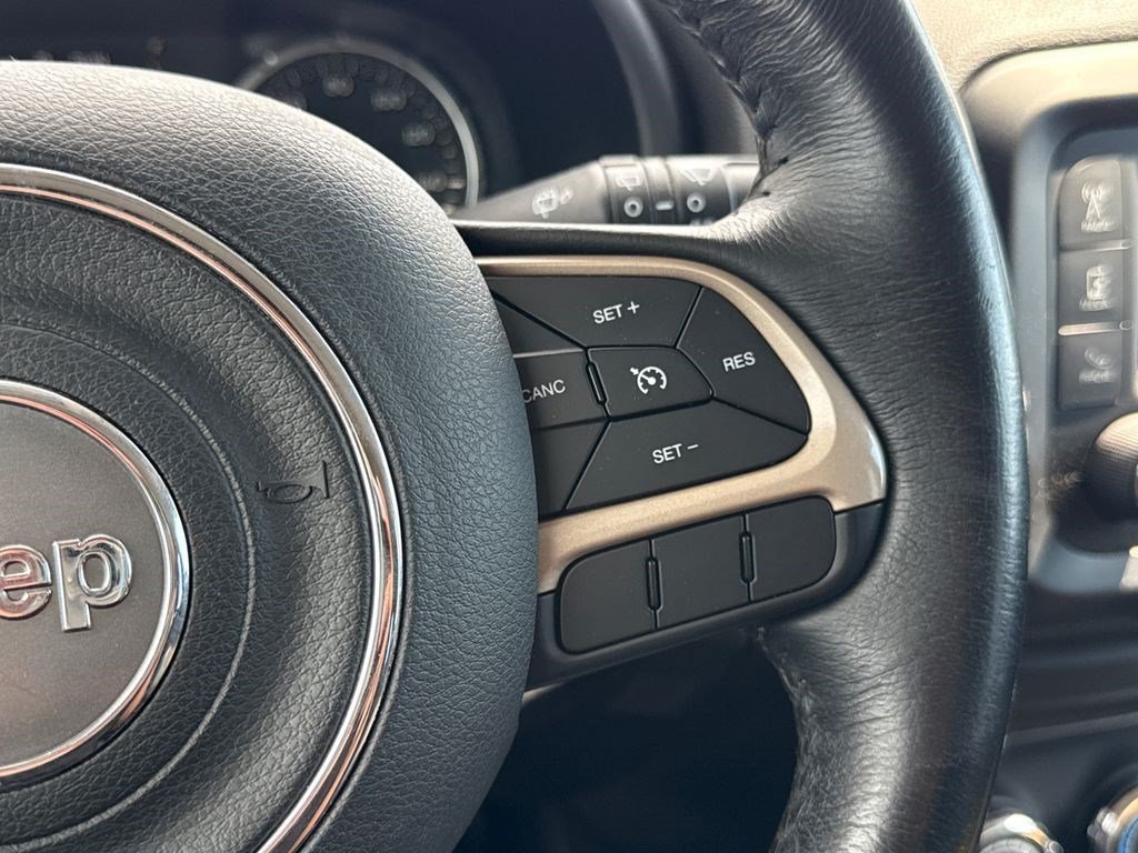 Used 2016 Jeep Renegade Latitude FWD image 23
