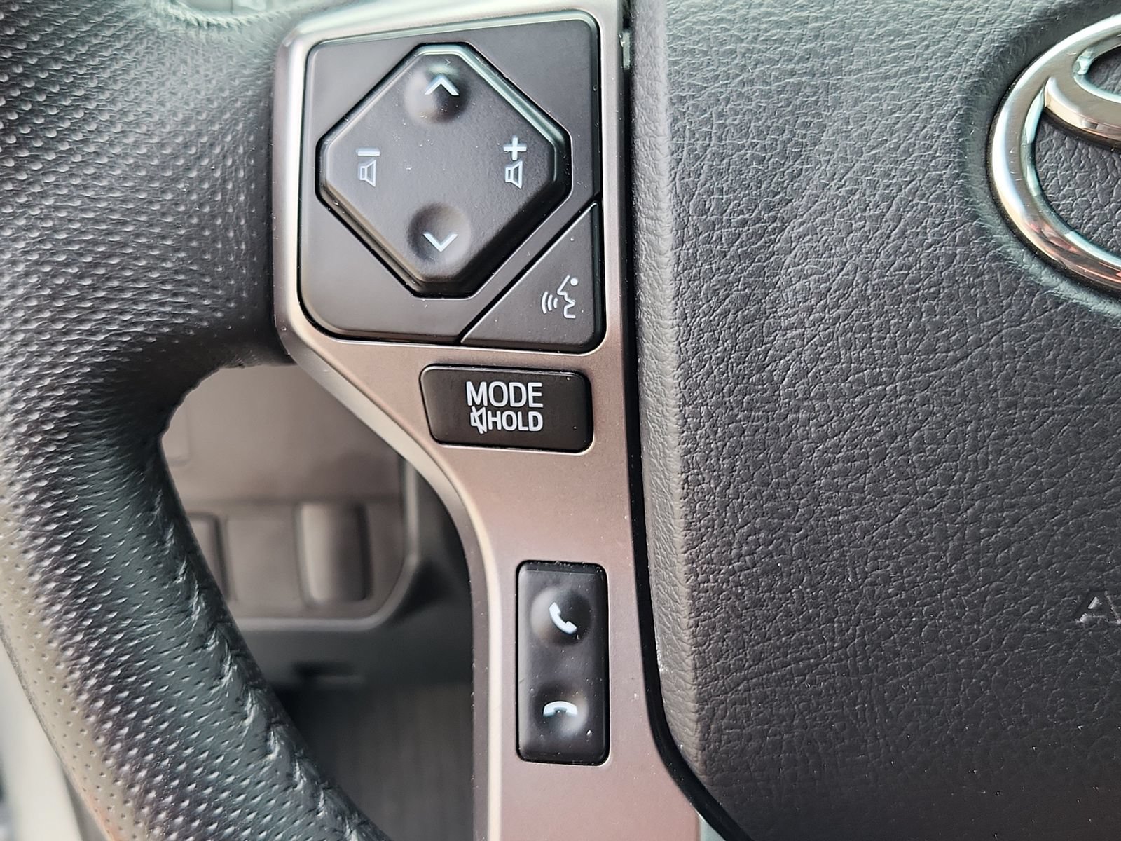 Used 2023 Toyota Tacoma SR5 w/ Technology Package AWD/4WD image 19