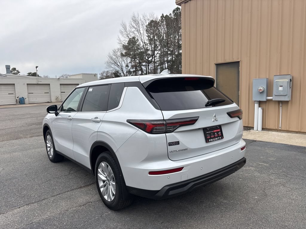 New 2026 Mitsubishi Outlander ES FWD image 8