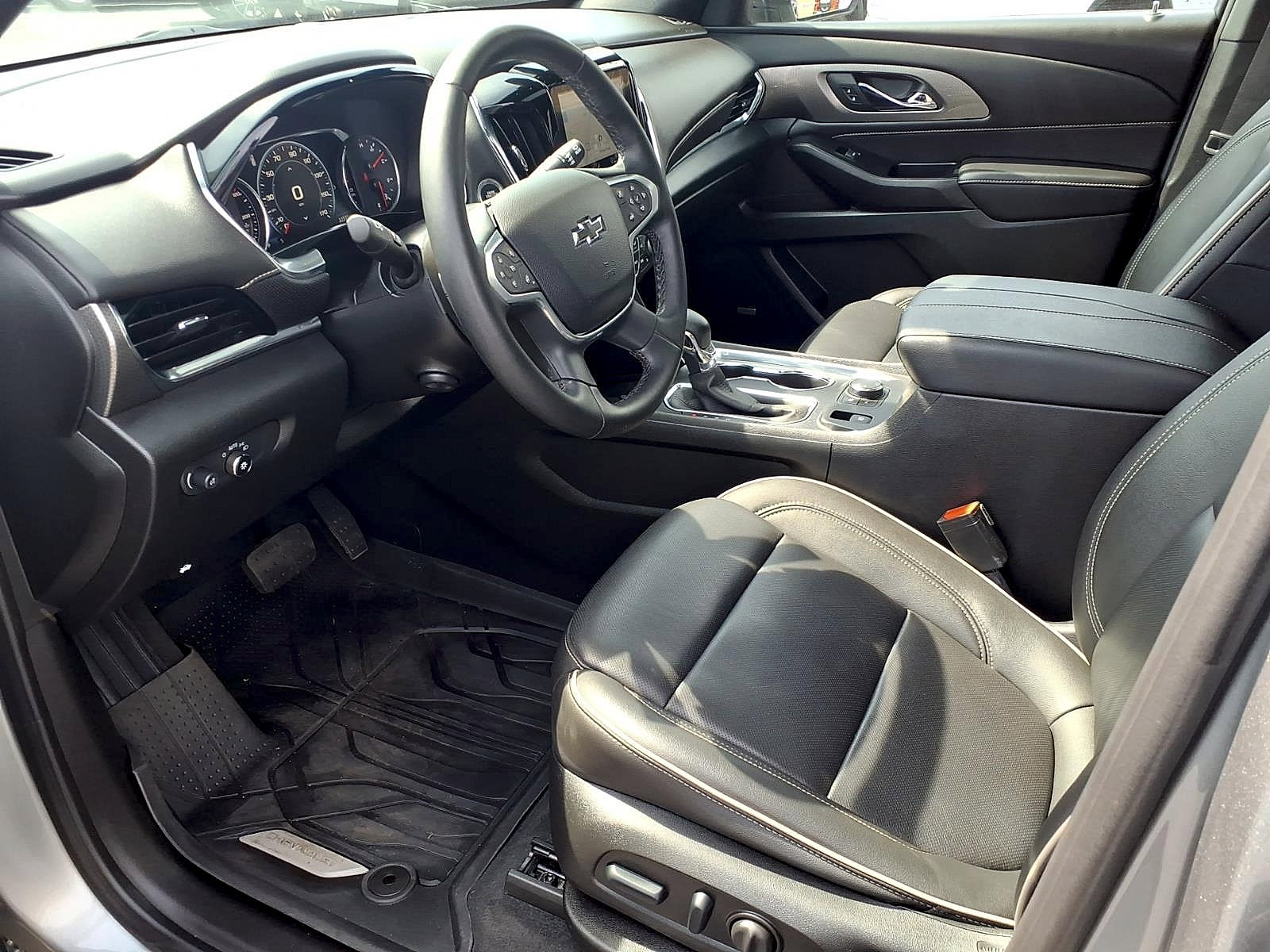 Certified 2023 Chevrolet Traverse Premier w/ Redline Edition image 21