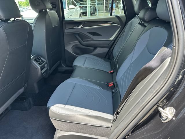 Certified 2025 Volkswagen Tiguan SE R-Line AWD/4WD image 32