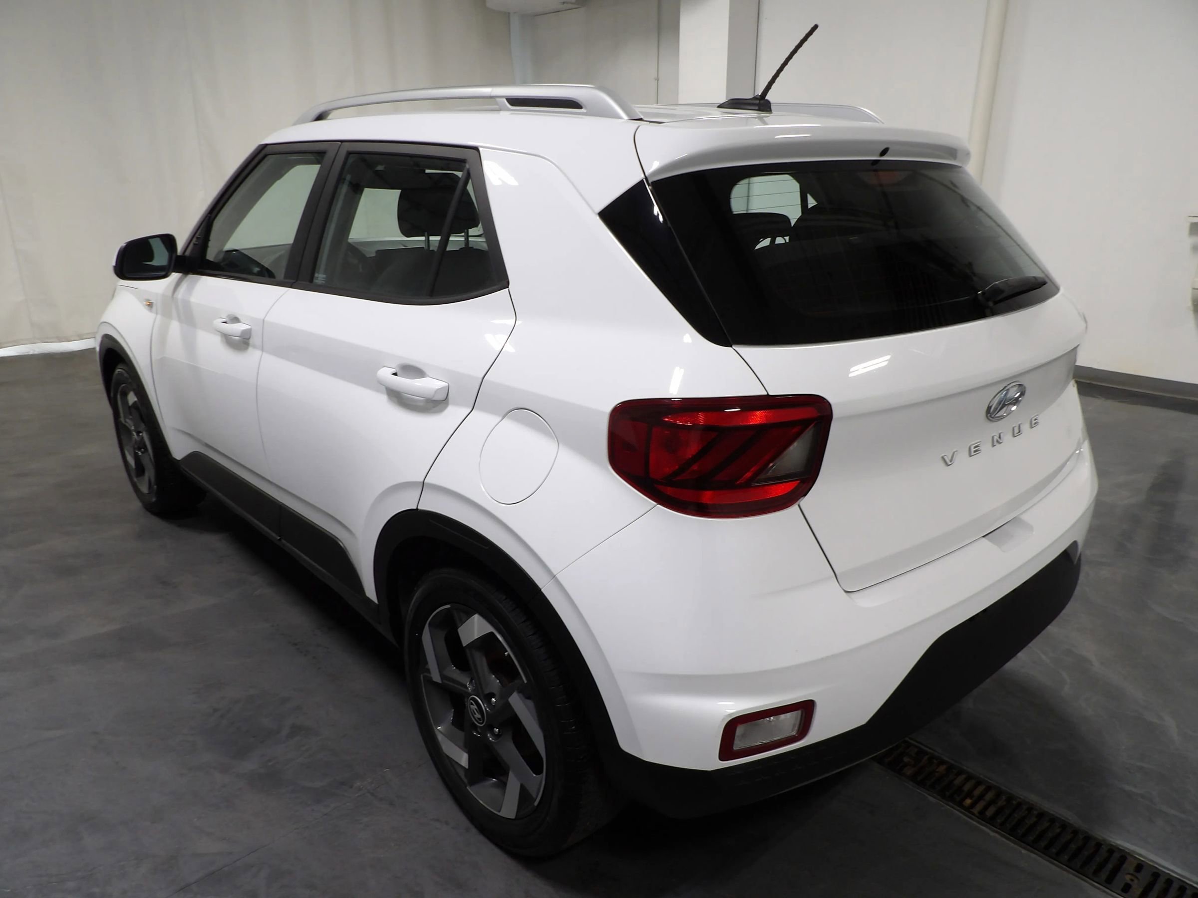 Used 2023 Hyundai Venue SEL w/ Cargo Package FWD image 7