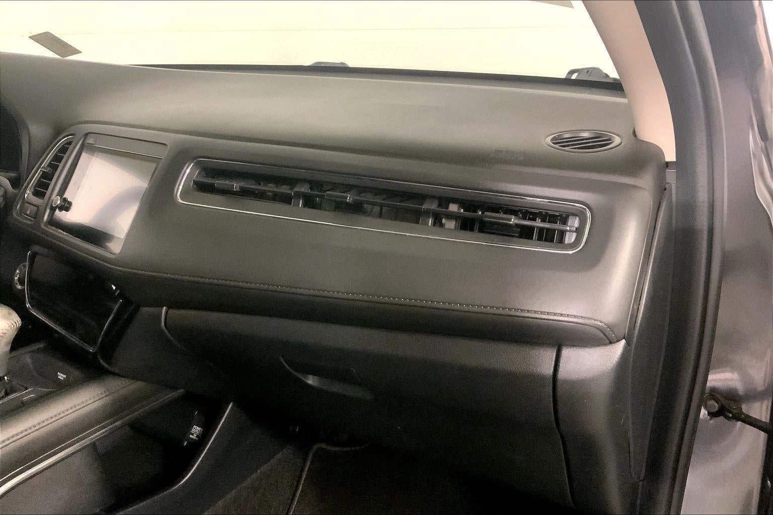 Used 2019 Honda HR-V Touring image 16