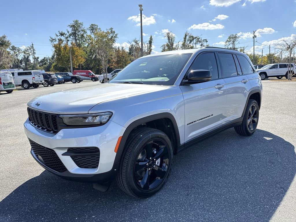 New 2025 Jeep Grand Cherokee Altitude image 7