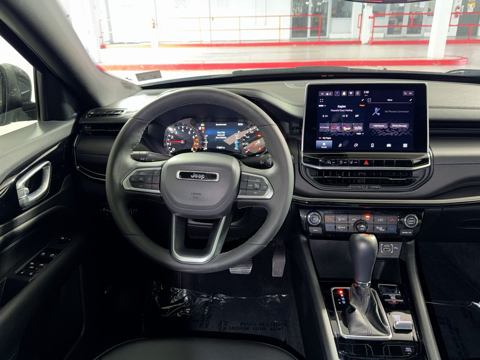 Used 2025 Jeep Compass Latitude w/ Sun & Sound Group AWD/4WD image 16