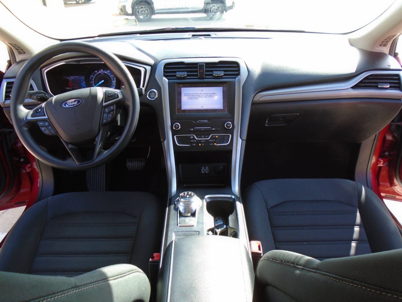 Used 2019 Ford Fusion SE FWD image 13