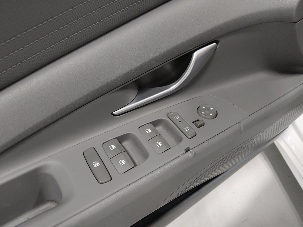 Used 2024 Hyundai Elantra SEL FWD image 27