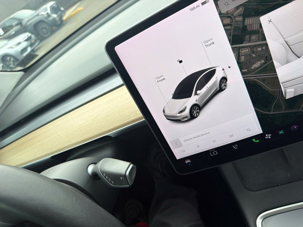 Used 2021 Tesla Model Y Long Range AWD/4WD image 13