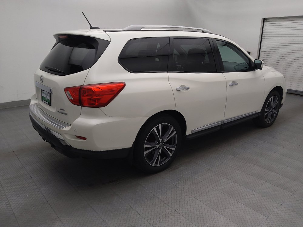 Used 2017 Nissan Pathfinder Platinum w/ Family Entertainment Package AWD/4WD image 10