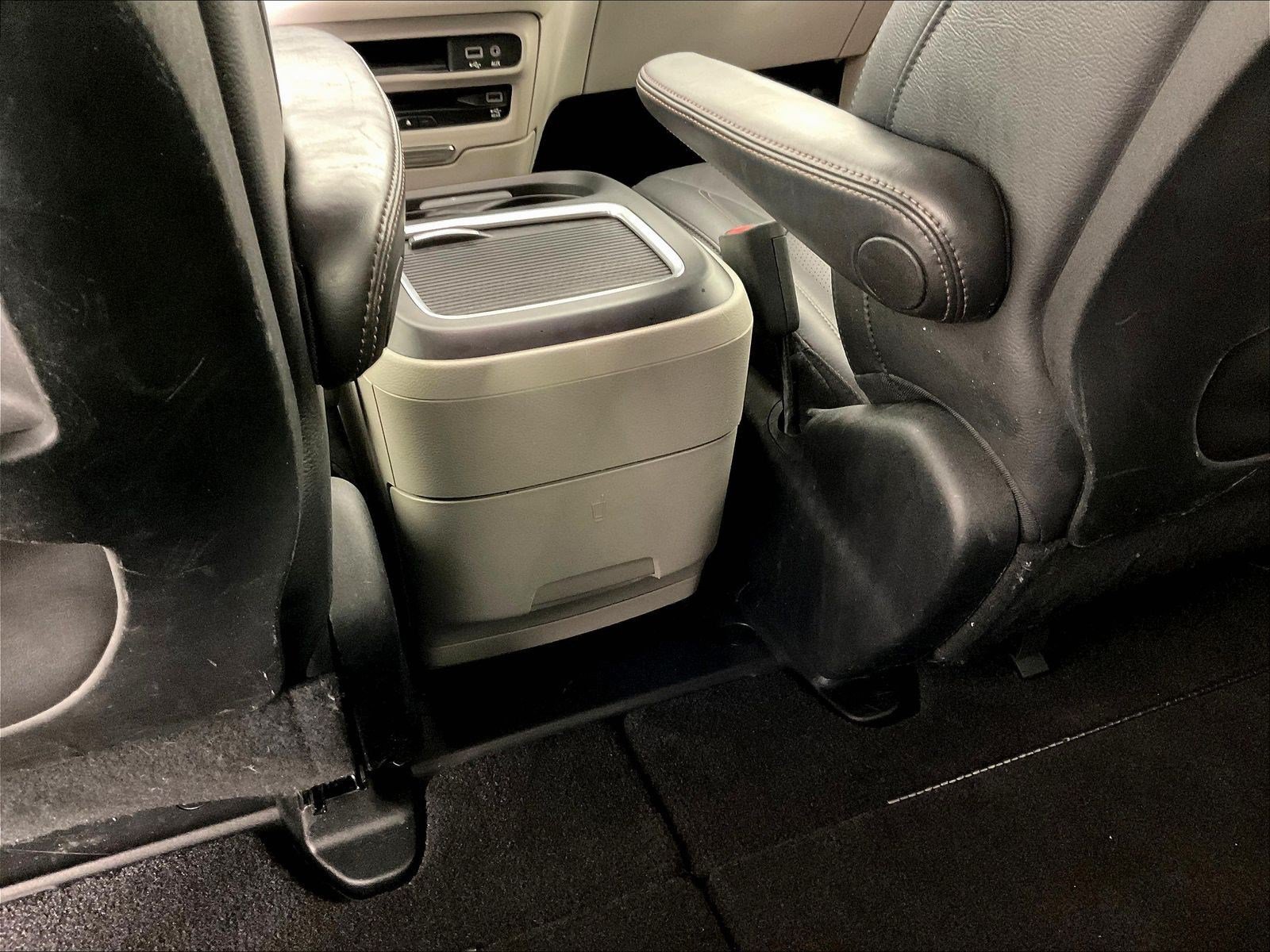 Used 2018 Chrysler Pacifica Touring-L Plus FWD image 10