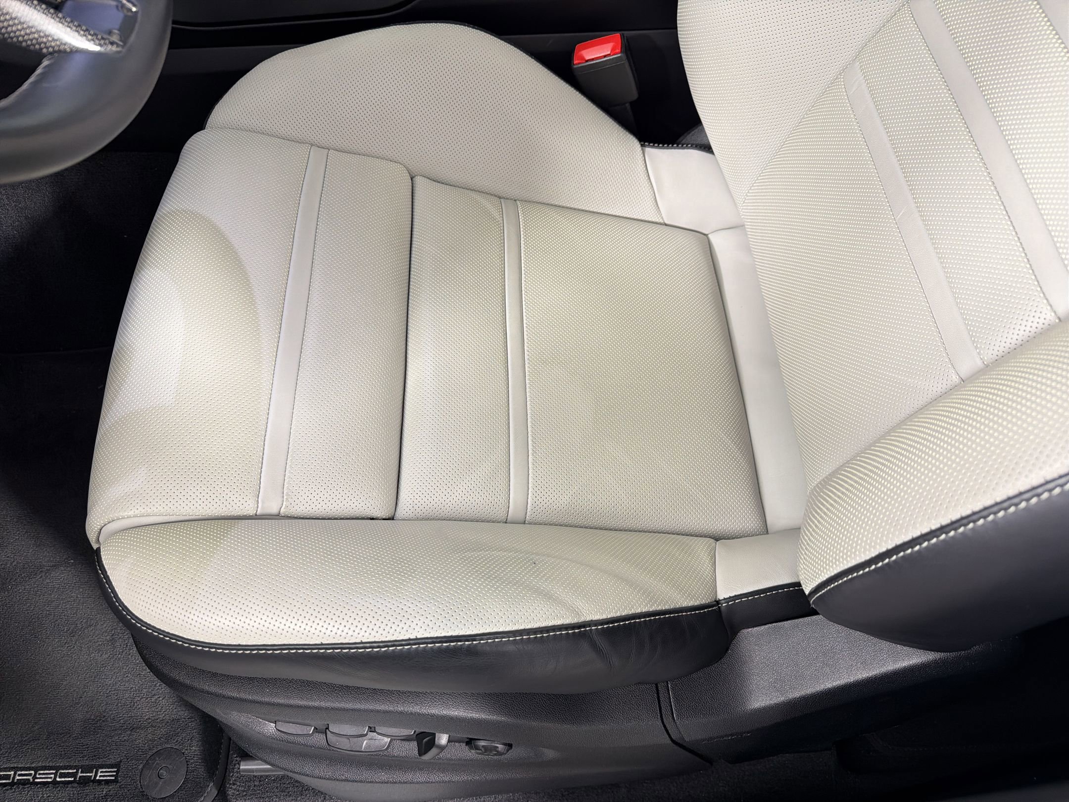 Certified 2024 Porsche Cayenne Turbo AWD/4WD image 14