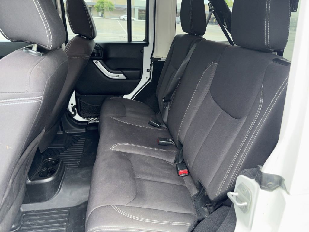 Used 2014 Jeep Wrangler Unlimited Sahara w/ Dual Top Group AWD/4WD image 11