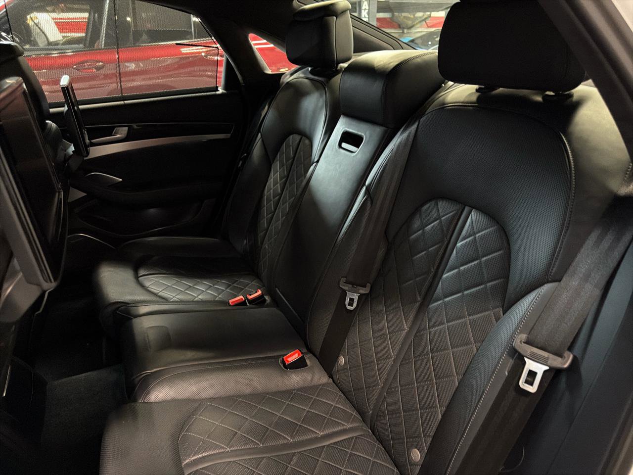 Used 2016 Audi S8 image 22