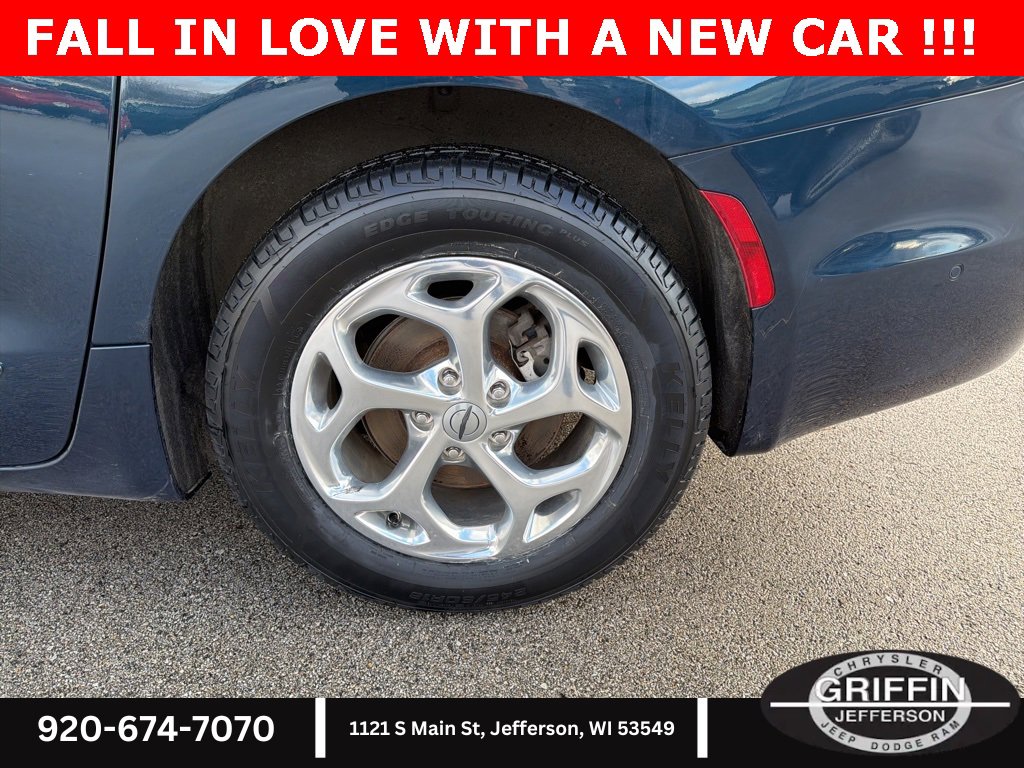 Used 2022 Chrysler Pacifica Limited image 13