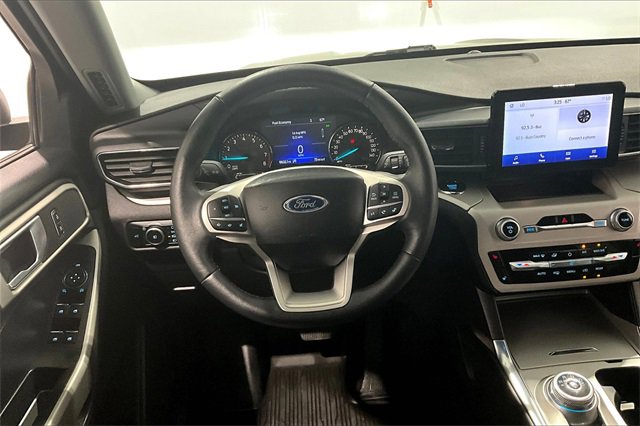 Used 2023 Ford Explorer XLT image 8