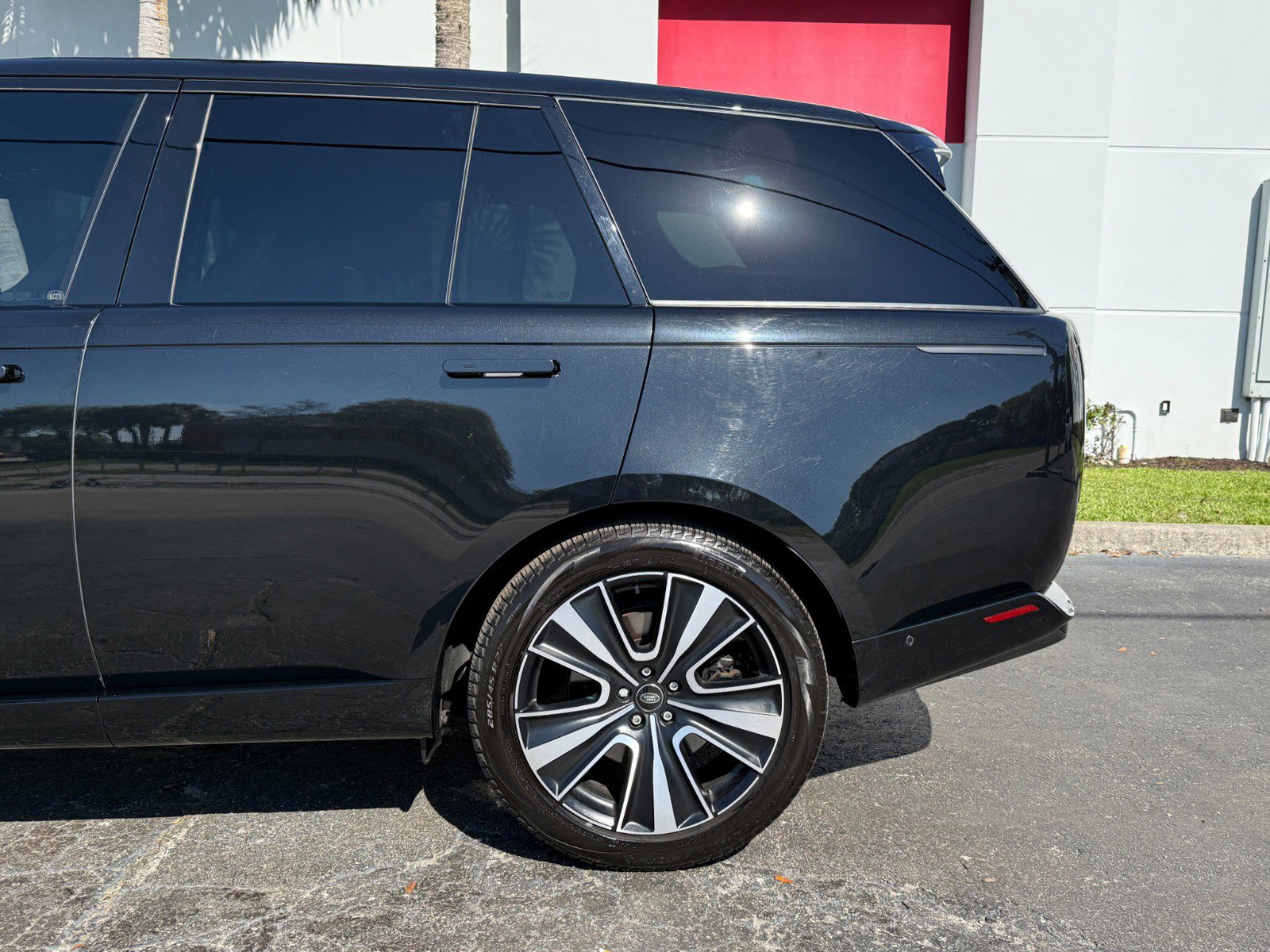 Used 2023 Land Rover Range Rover SE AWD/4WD image 12