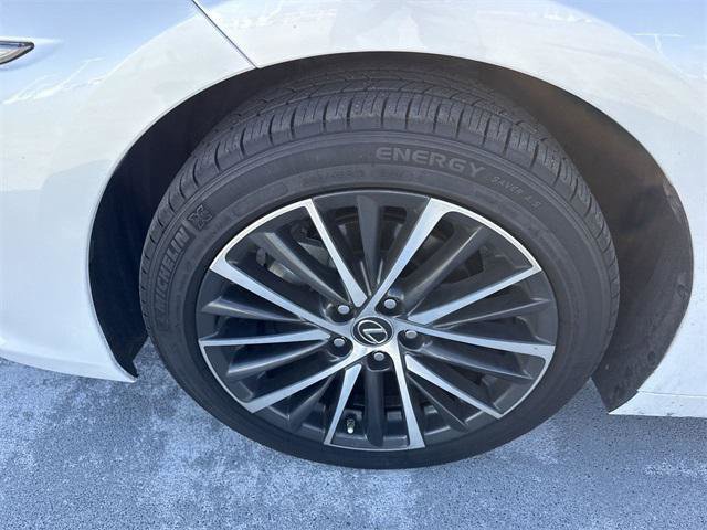 Certified 2024 Lexus ES 350 w/ Premium Package image 10