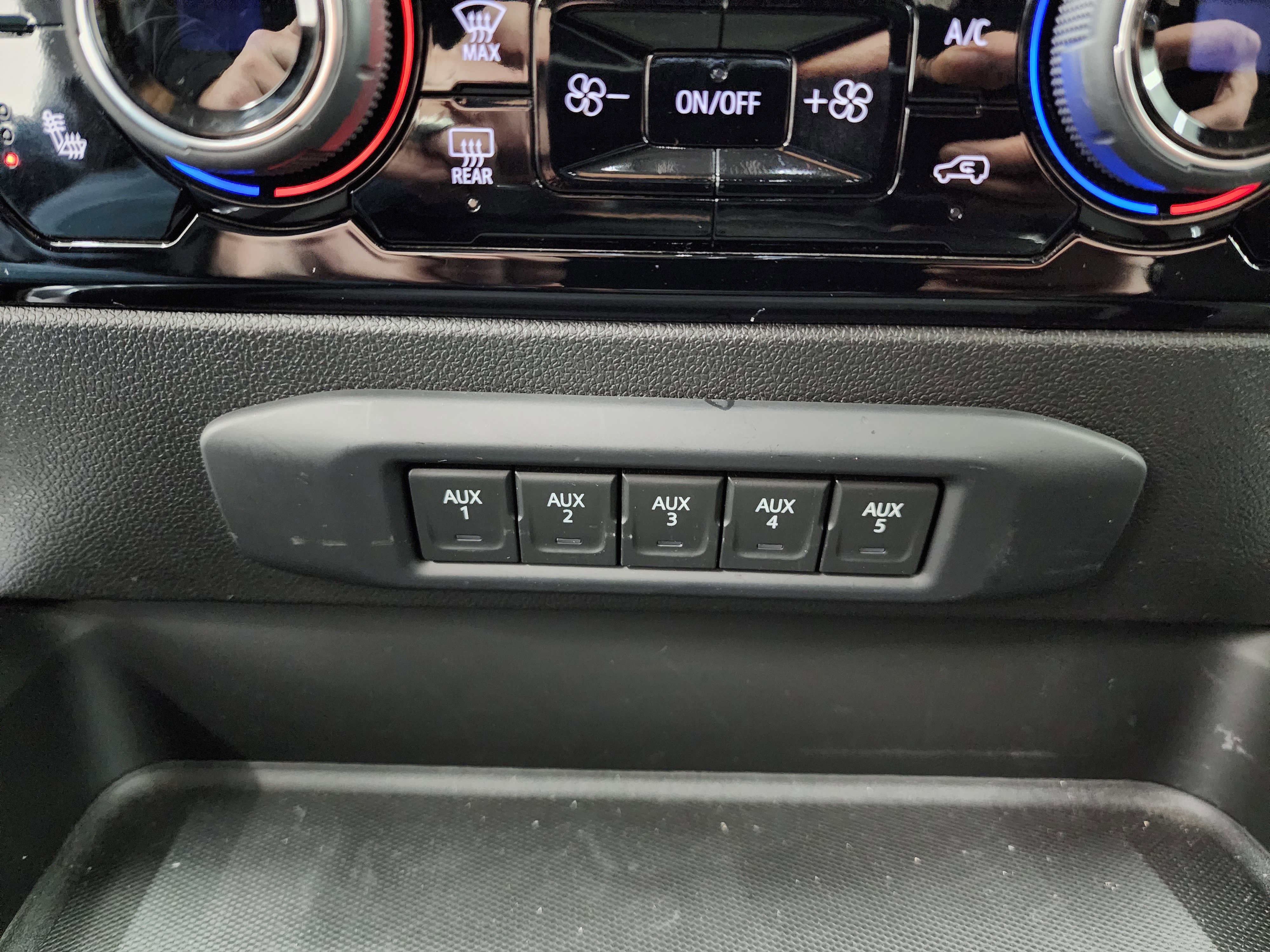 Used 2024 Chevrolet Silverado 3500 LT w/ Convenience Package image 53