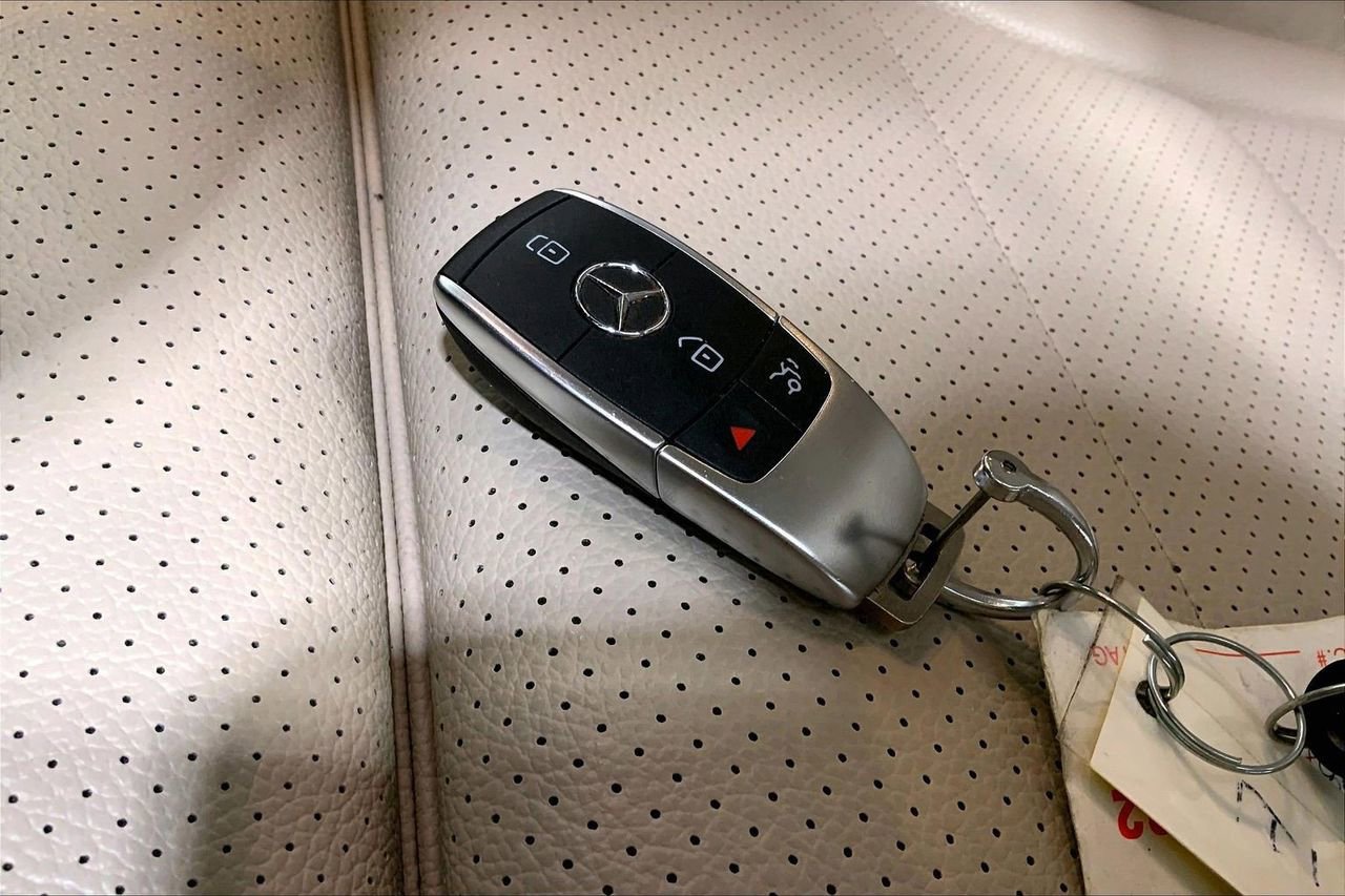 Used 2022 Mercedes-Benz GLC 300 image 11