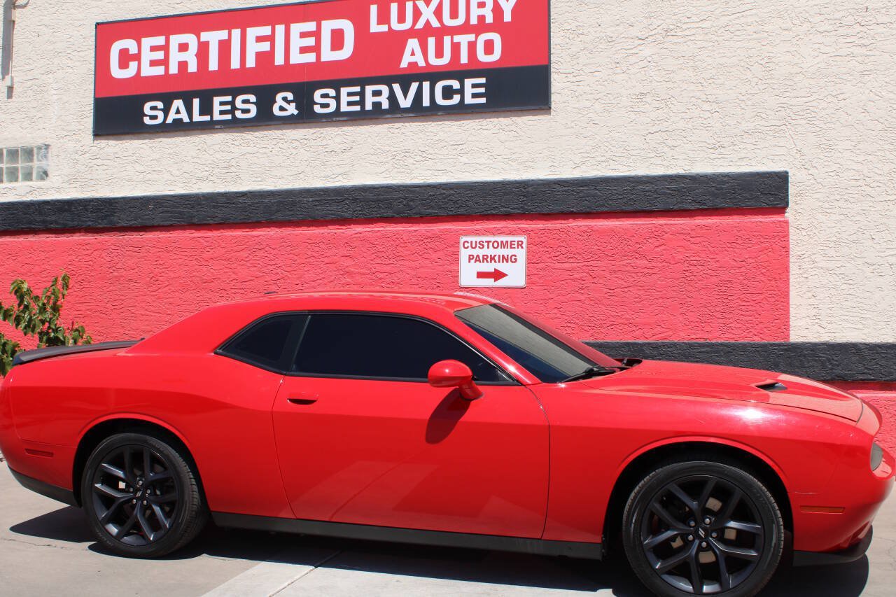 Used 2019 Dodge Challenger SXT w/ Blacktop Package RWD image 3