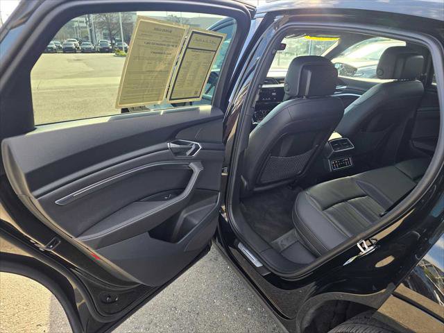 Used 2024 Audi Q8 e-tron Premium image 17