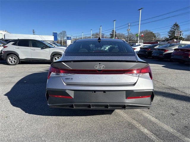 Used 2025 Hyundai Elantra Sport image 4