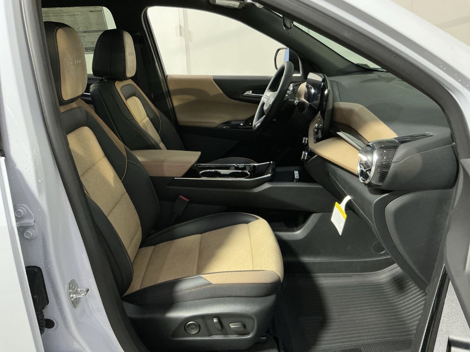 New 2026 Chevrolet Equinox ACTIV w/ Convenience Package III image 33