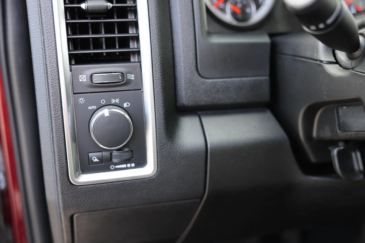 Used 2024 RAM 1500 Classic SLT AWD/4WD image 18