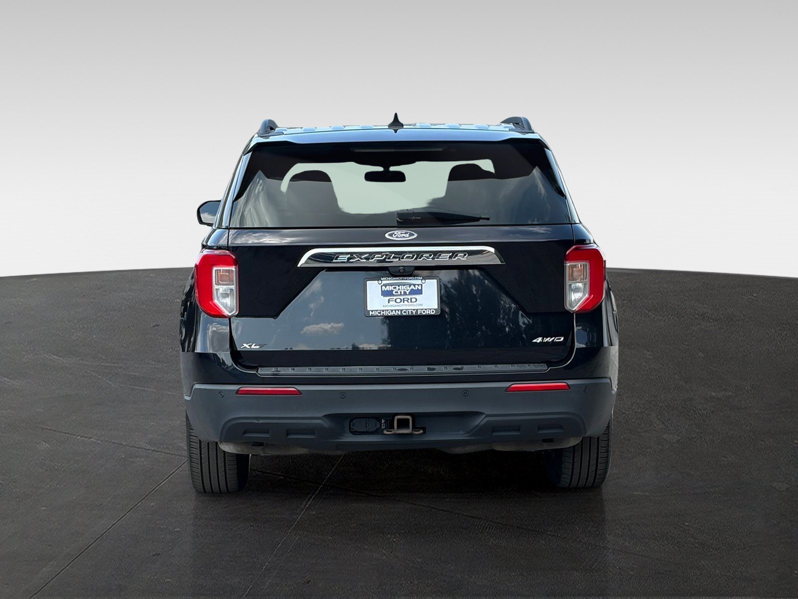 Used 2021 Ford Explorer XLT w/ Class III Trailer Tow Package AWD/4WD image 6