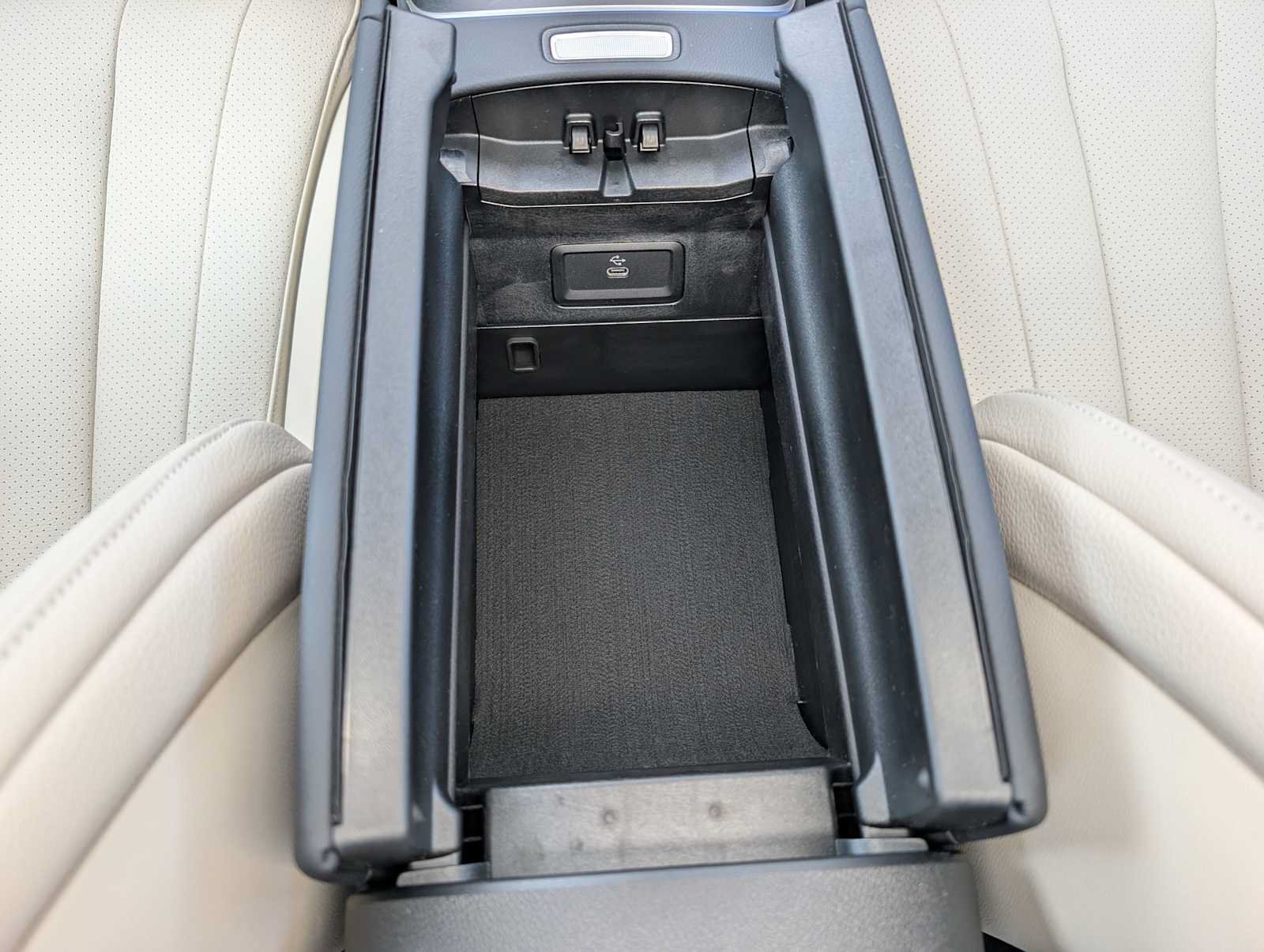New 2027 Mercedes-Benz E 350 4MATIC Sedan image 14