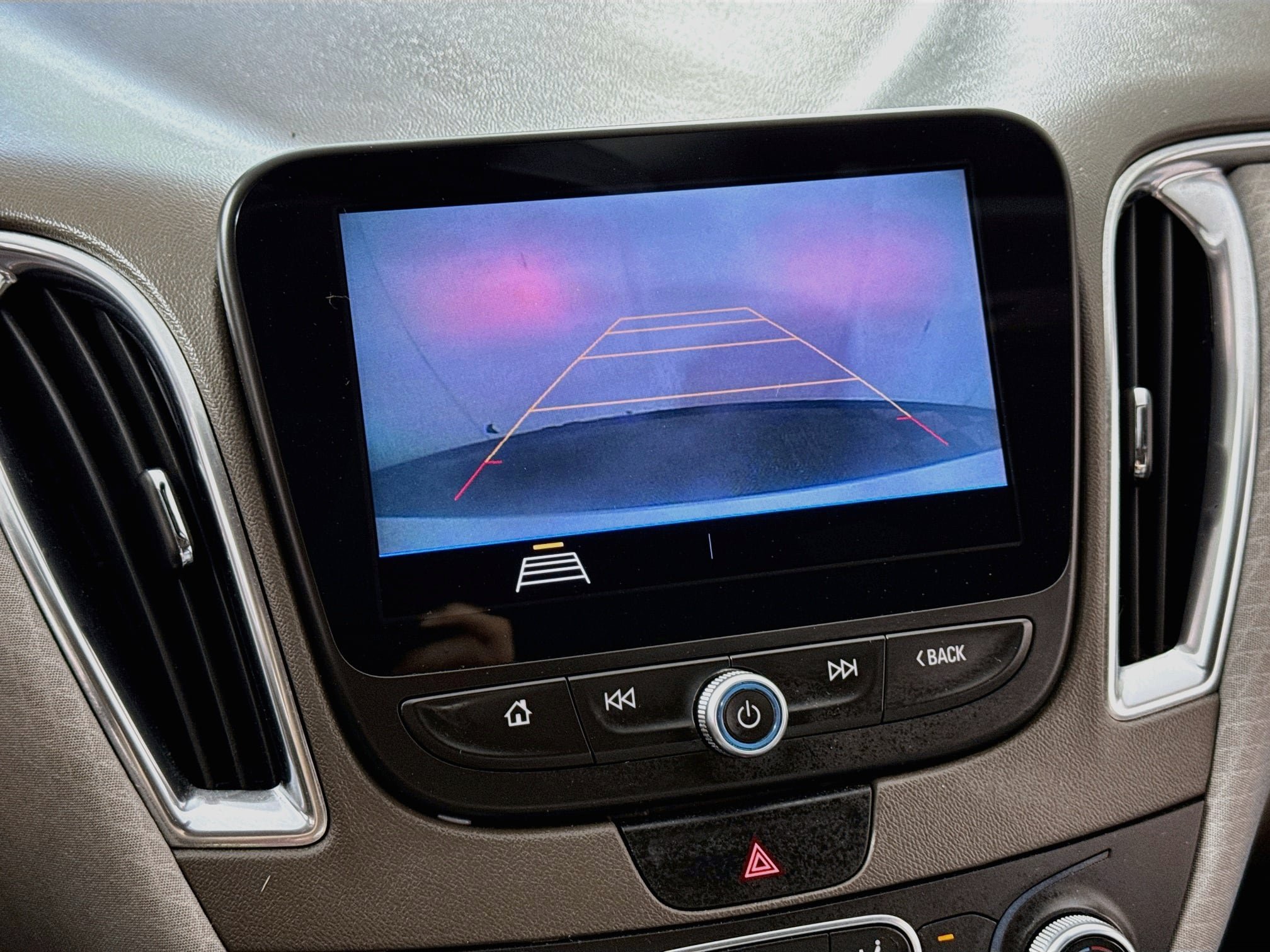 Used 2019 Chevrolet Malibu LT FWD image 3