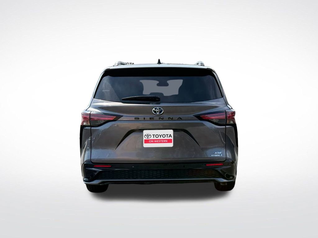 Certified 2022 Toyota Sienna XSE image 4