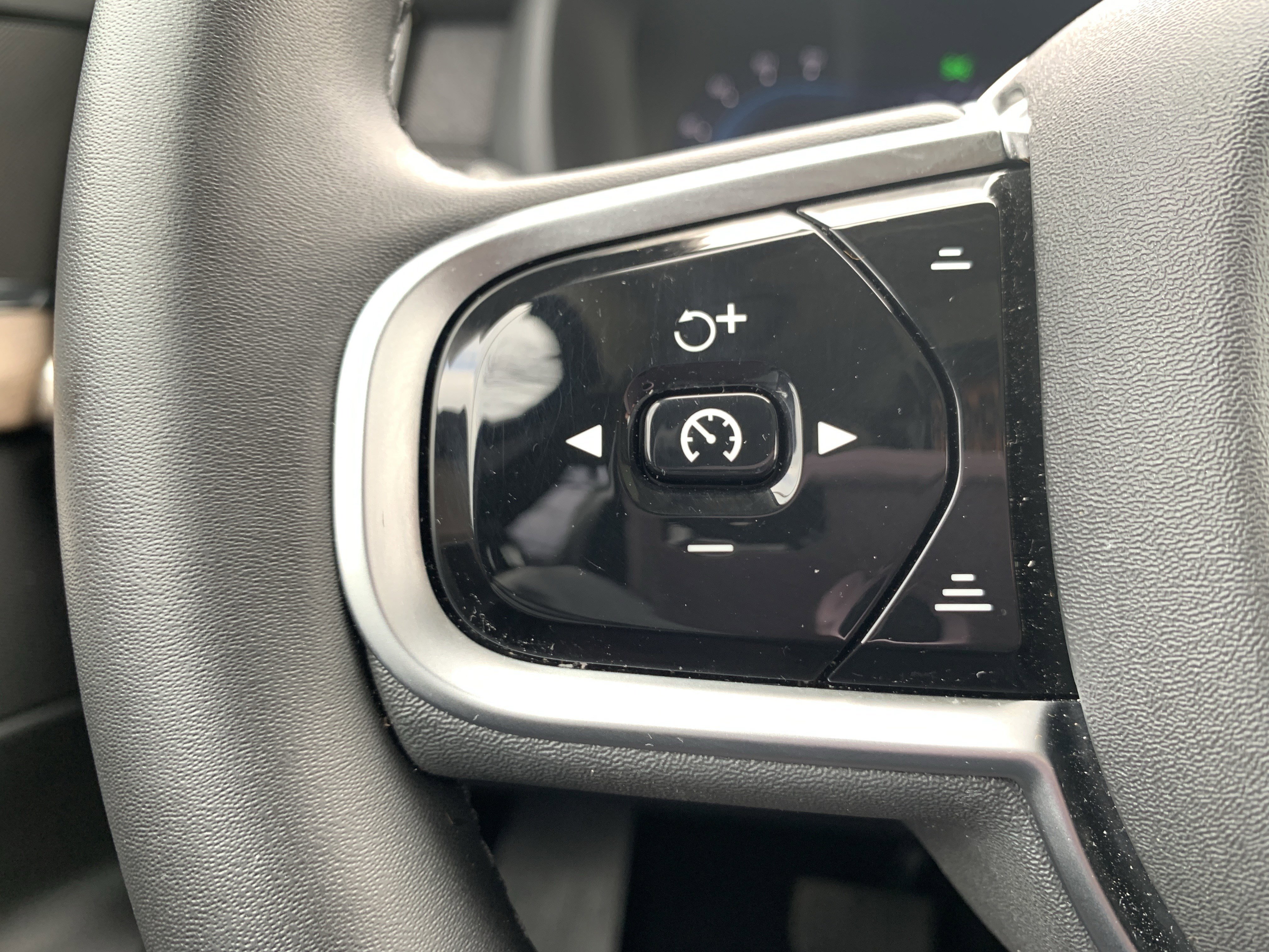 Used 2025 Volvo XC90 B6 Plus image 19