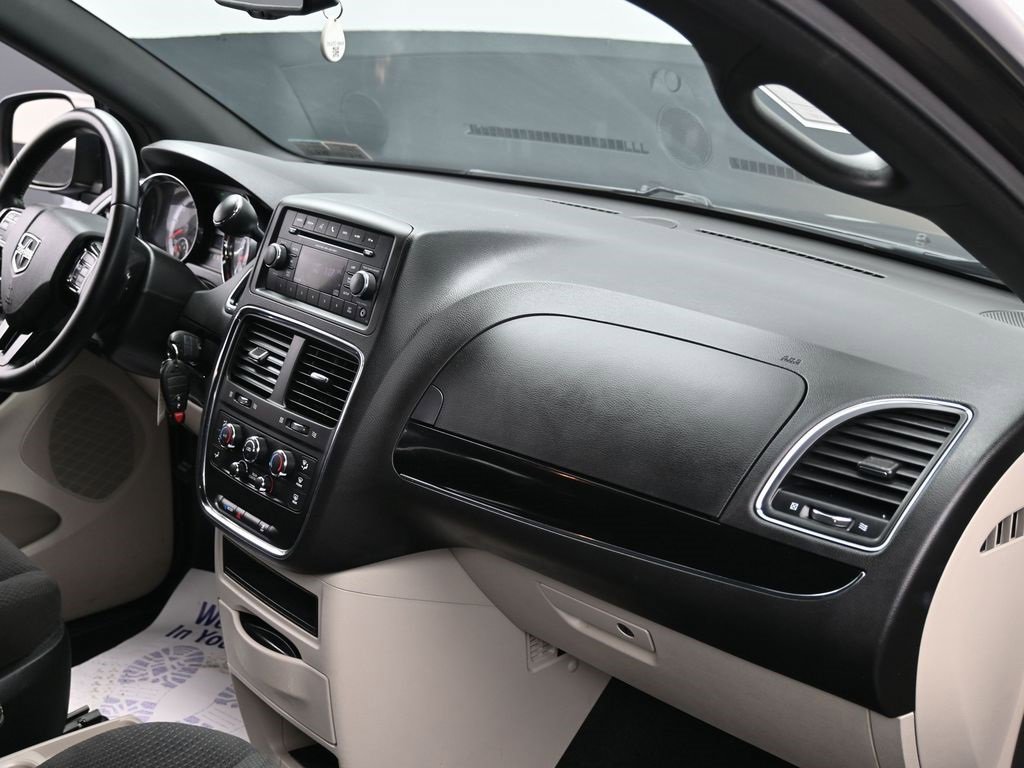 Used 2017 Dodge Grand Caravan SE image 31