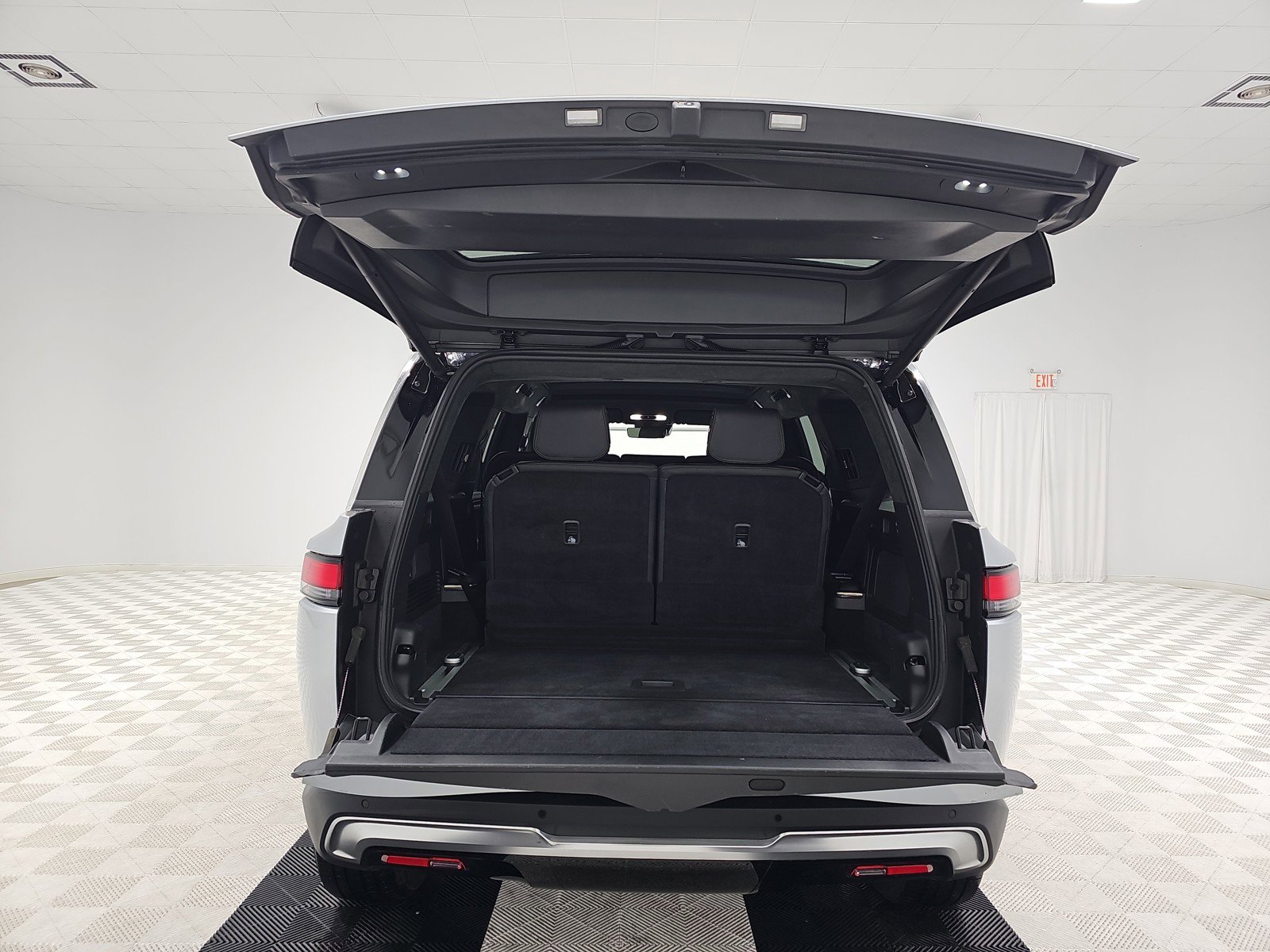 Used 2024 Rivian R1S Adventure image 15