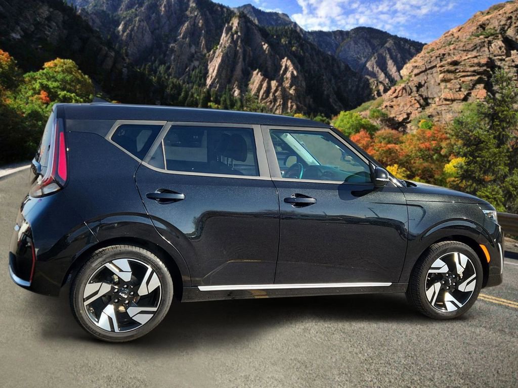 Used 2023 Kia Soul GT-Line image 2