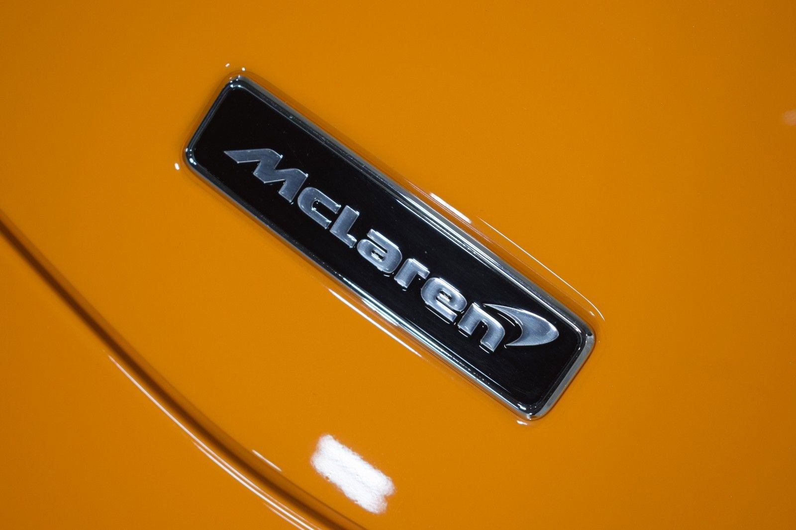 Used 2024 McLaren Artura image 3