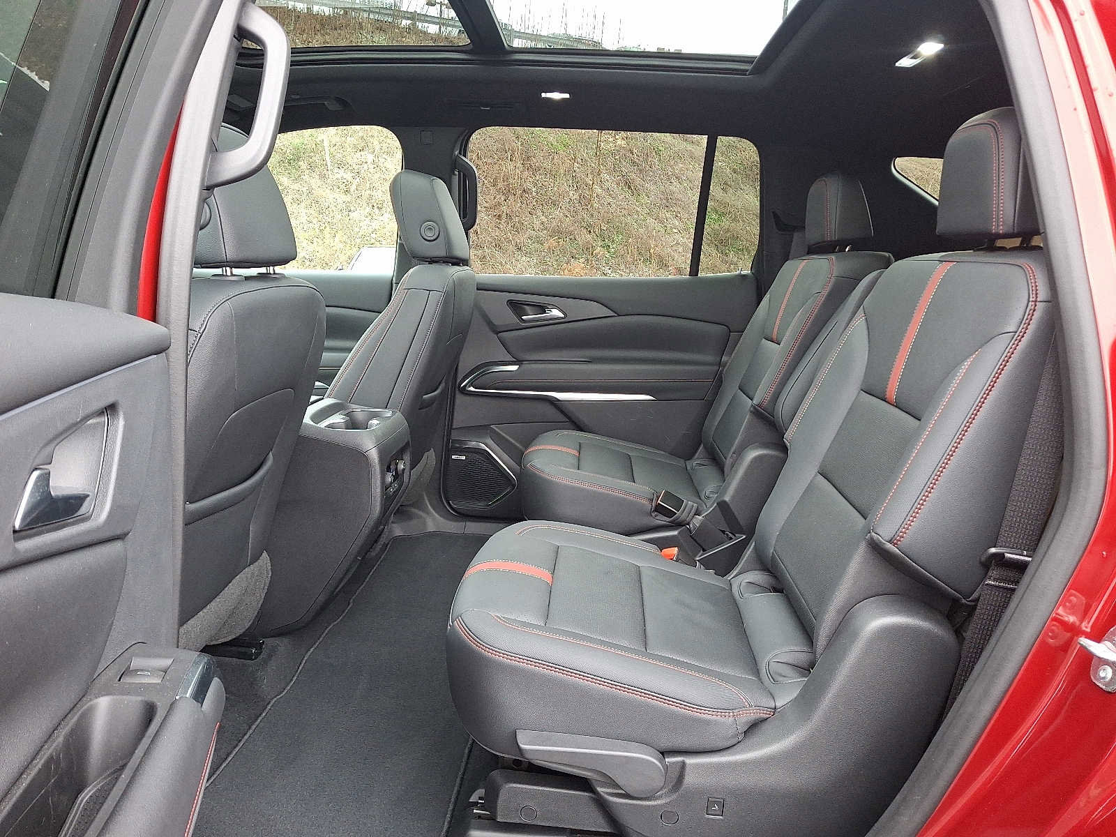 Used 2024 Chevrolet Traverse RS image 10