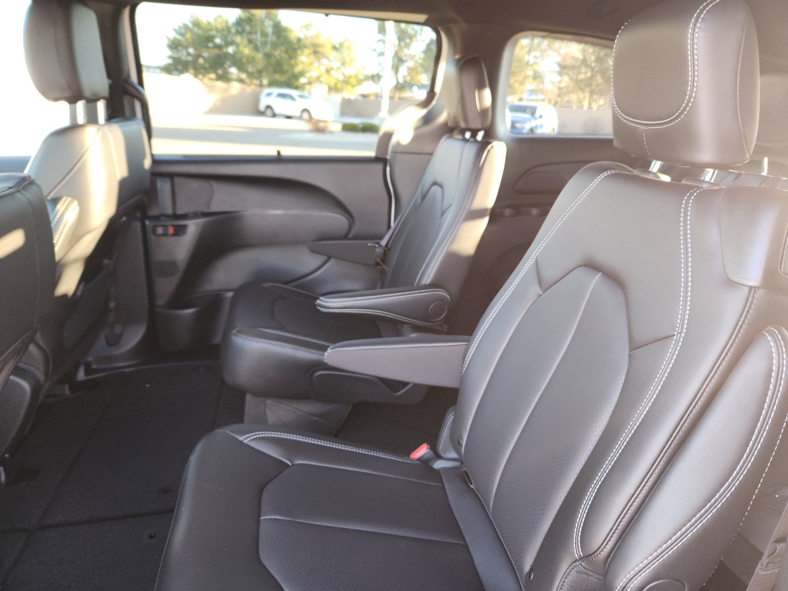 New 2026 Chrysler Pacifica Select w/ S Appearance Package AWD/4WD image 18