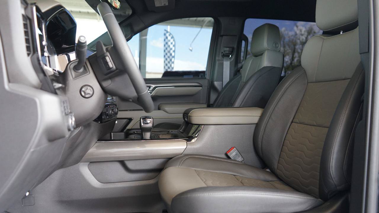 Used 2023 Chevrolet Silverado 1500 ZR2 w/ Technology Package AWD/4WD image 24