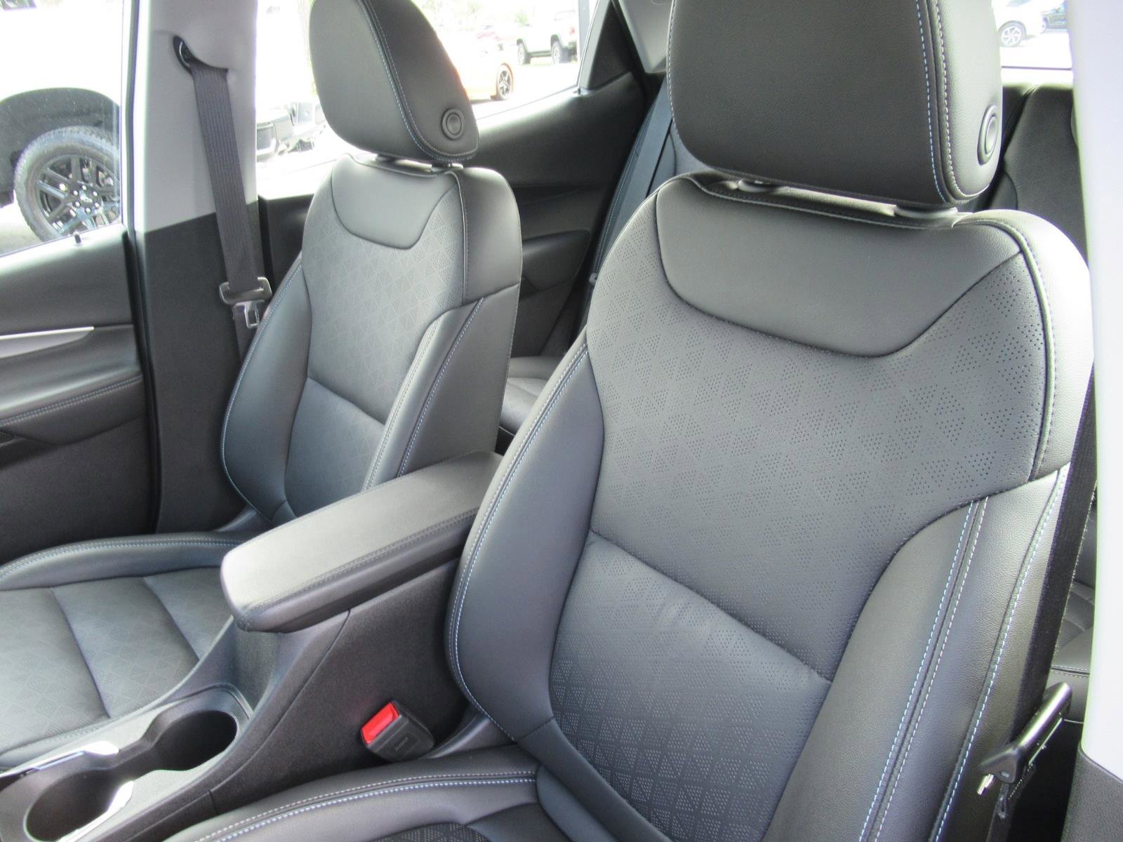 Used 2023 Chevrolet Bolt LT w/ Infotainment Package image 17