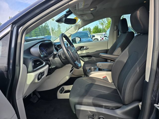 Used 2020 Chrysler Pacifica Touring w/ Advanced Safetytec Group FWD image 26